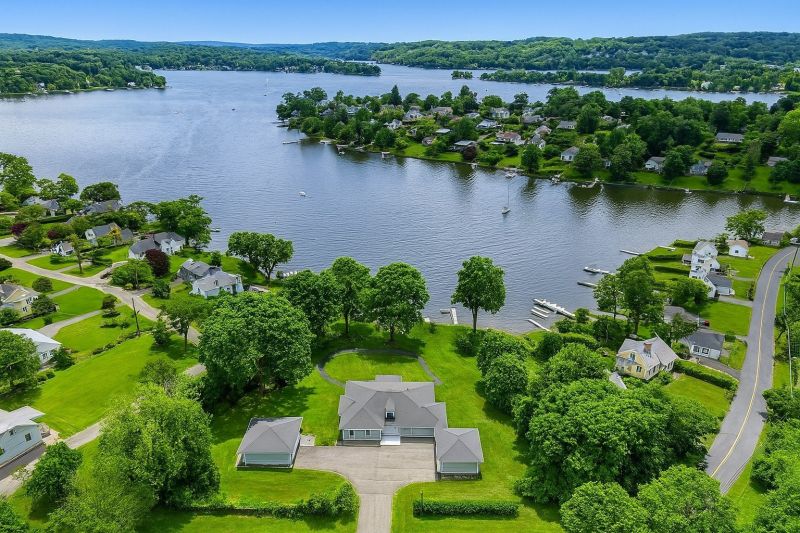Local Deck Construction in Brookfield, CT